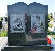 Памятник из гранита на кладбище Дойна